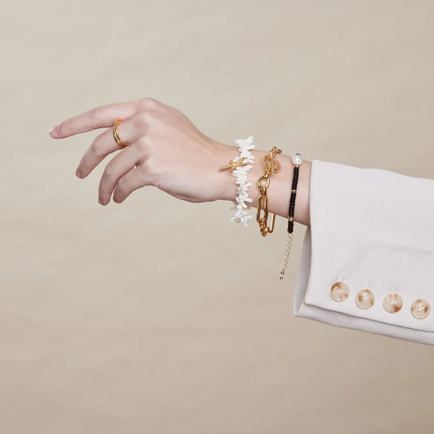Link™ | 16K Gold T-Bar Bracelet